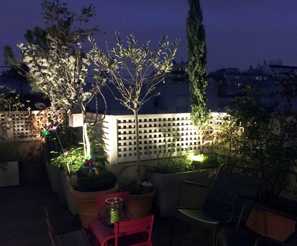 TERRASSE PANORAMIQUE AUX PORTES DE PARIS – Éclairer son jardin – Jardins de  Nuit