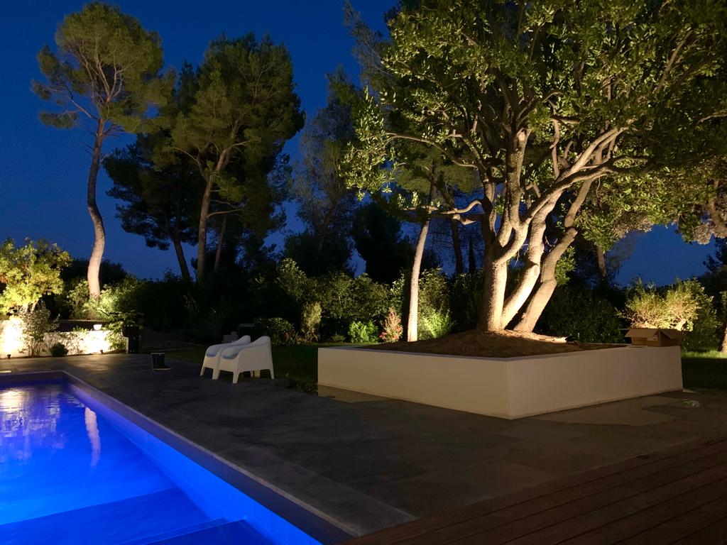 VILLA PROVENCALE ET SON DOMAINE ILLUMINÉS POUR L'ÉTÉ ! – Éclairer son jardin  – Jardins de Nuit