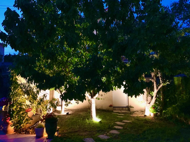 VILLA PROVENCALE ET SON DOMAINE ILLUMINÉS POUR L'ÉTÉ ! – Éclairer son jardin  – Jardins de Nuit